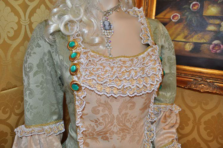 Costume