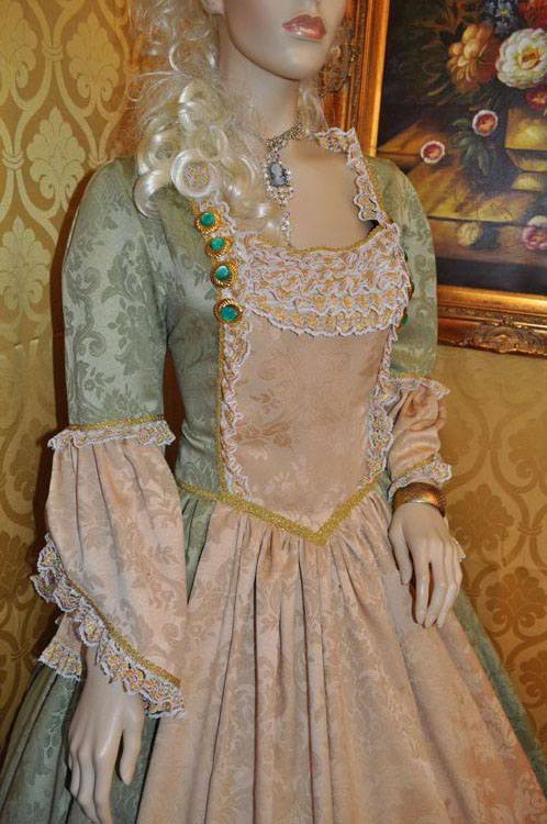 Costume