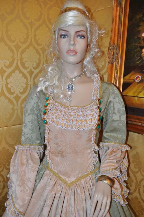 Costume