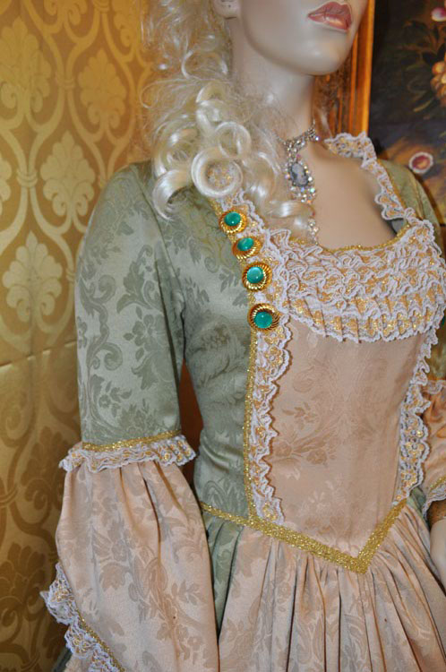 Costume