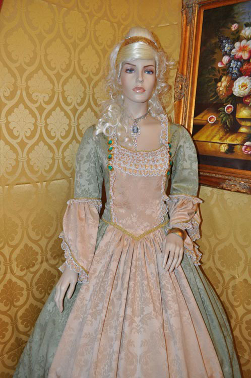 Costume