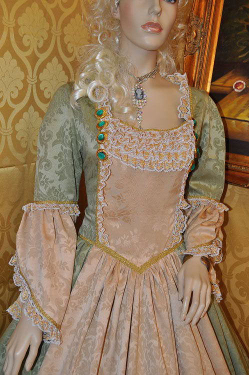 Costume