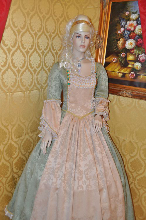 Costume