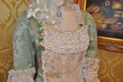 Costume