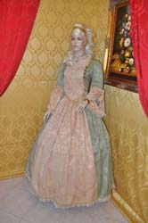 Costume