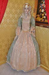 Costume