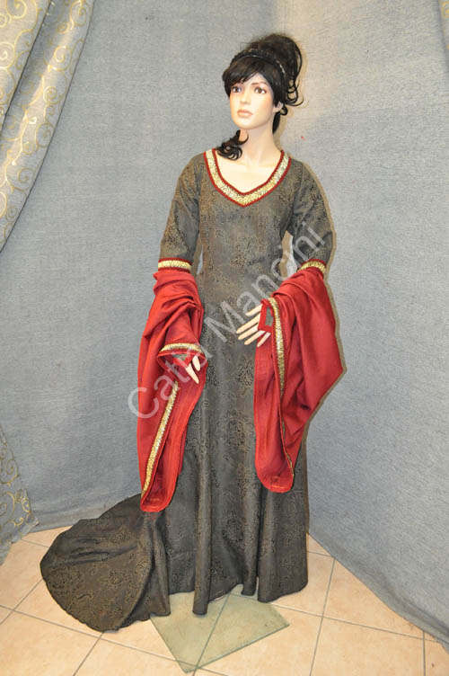 historical costume medieval Italian woman (1)
