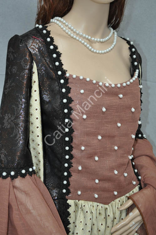 costumes historic Renaissance woman (12)
