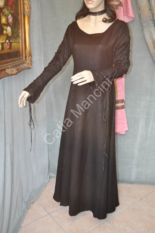 Vestito-del-Medioevo-Femminile