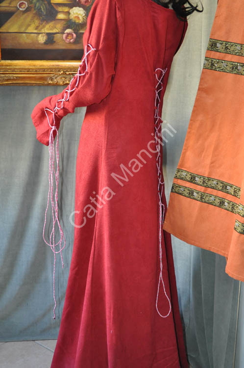 Veste-Femminile-tipica-Medioevo (12)