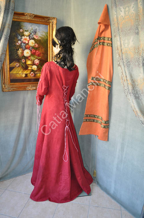 Veste-Femminile-tipica-Medioevo (15)