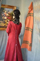 Veste-Femminile-tipica-Medioevo (14)
