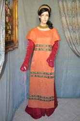 Veste-Femminile-tipica-Medioevo (9)