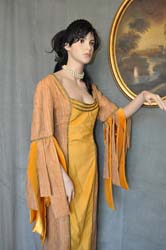 Veste-Donna-del-Medioevo (2)