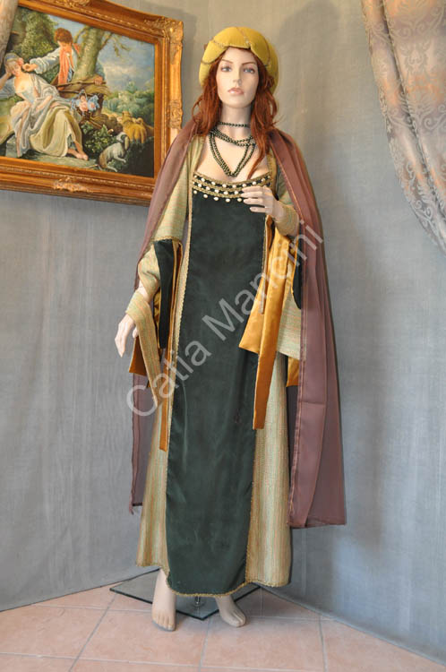 Costume tipico della donna medioevale (2)