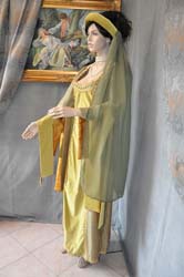 Costume-femminile-del-medioevo (13)