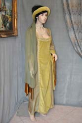 Costume-femminile-del-medioevo (4)