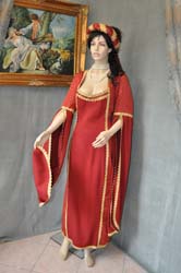 Costume-Storico-Donna-del-Medioevo (12)