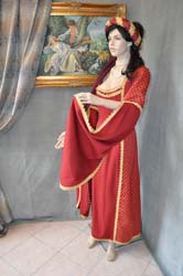 Costume-Storico-Donna-del-Medioevo (5)