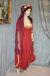 Costume-Storico-Donna-del-Medioevo (9)