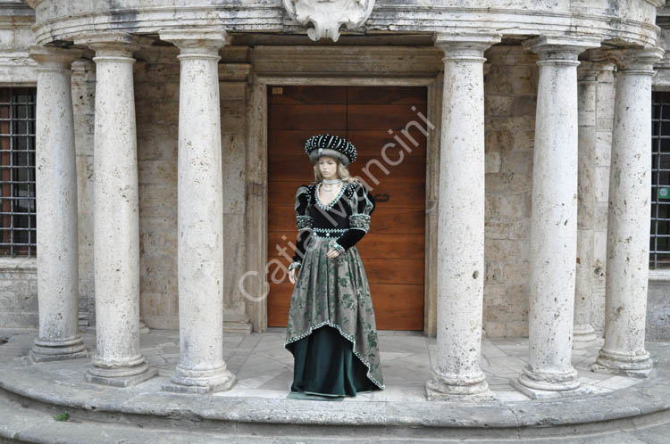 Catia Mancini Dama medievale vestito (1)