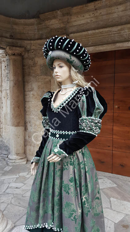 Catia Mancini Dama medievale vestito (10)