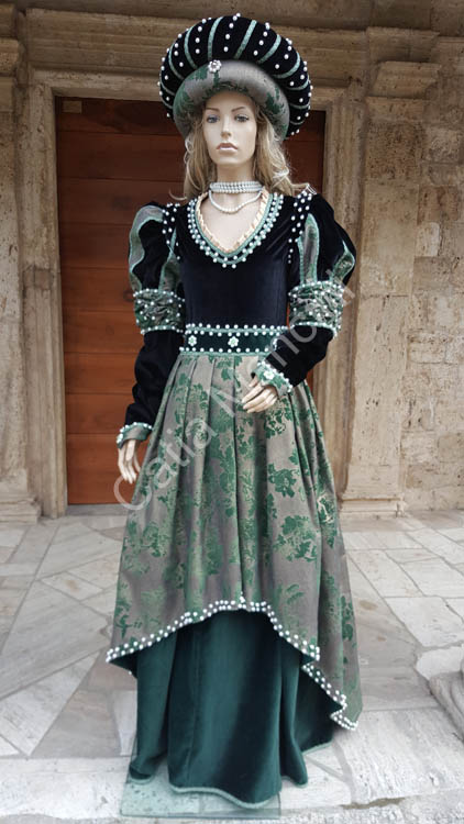 Catia Mancini Dama medievale vestito (12)