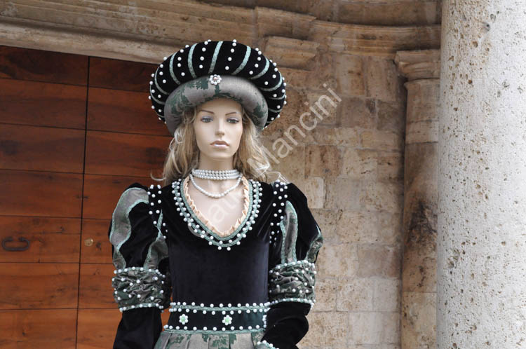 Catia Mancini Dama medievale vestito (4)