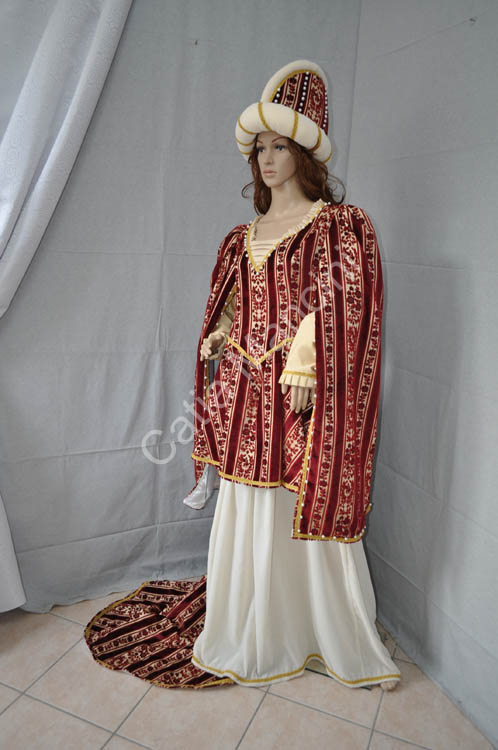 historic medieval costumes woman (15)