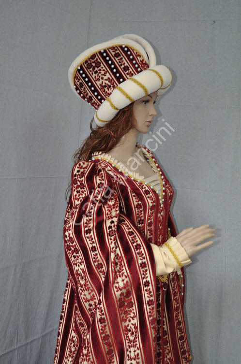 historic medieval costumes woman (7)