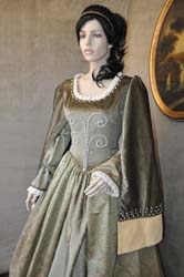 Abito-Donna-Medioevo (1)