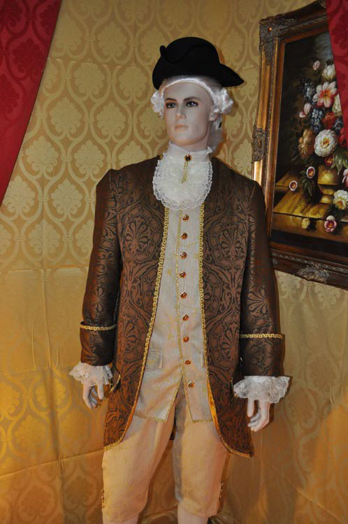 Costume