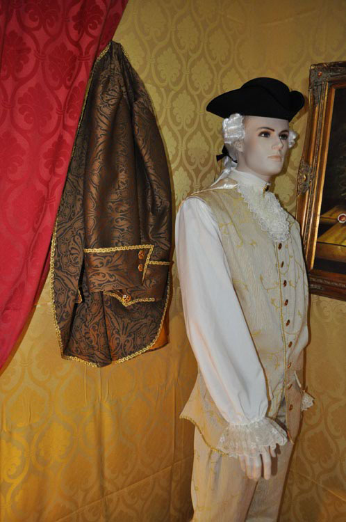 Costume
