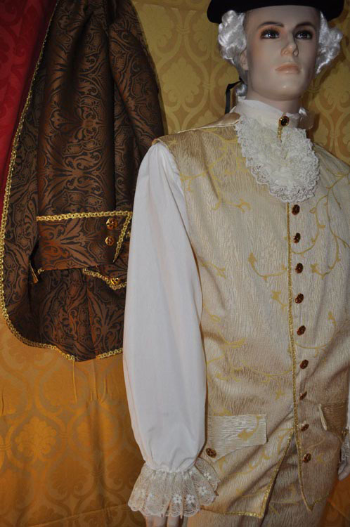 Costume