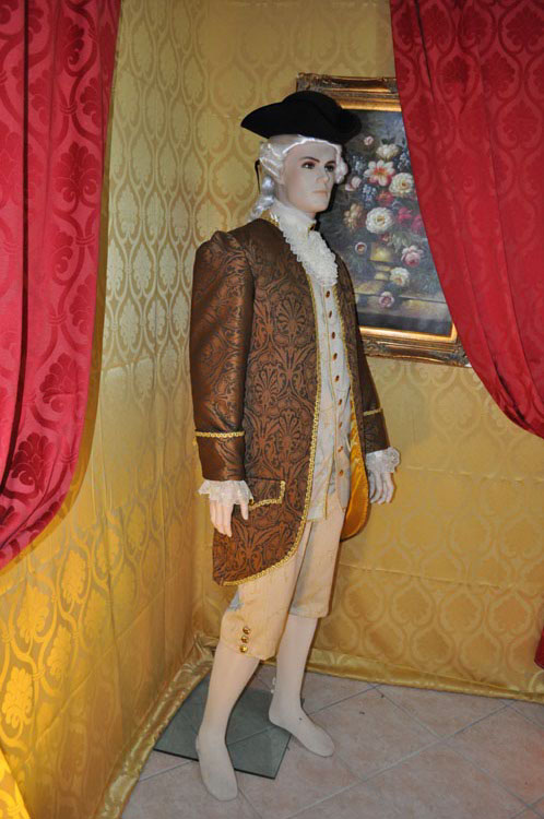 Costume