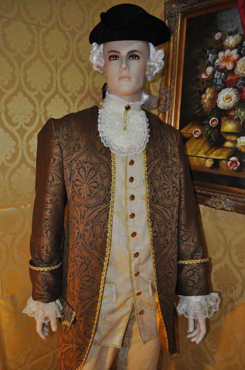 Costume