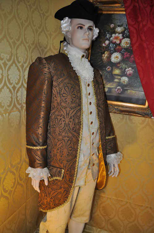 Costume