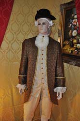 Costume