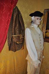 Costume