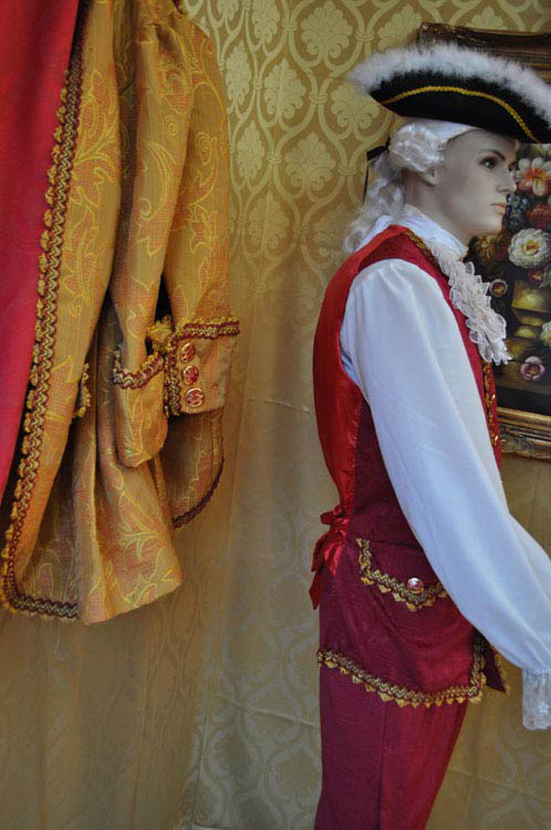 Costume