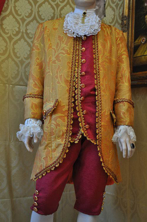 Costume