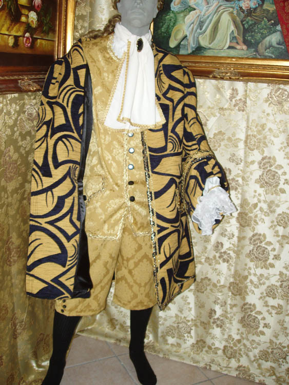 Costume