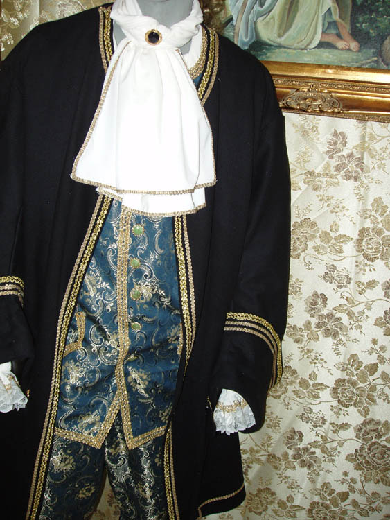 Costume