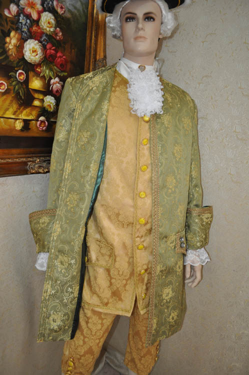 Costume