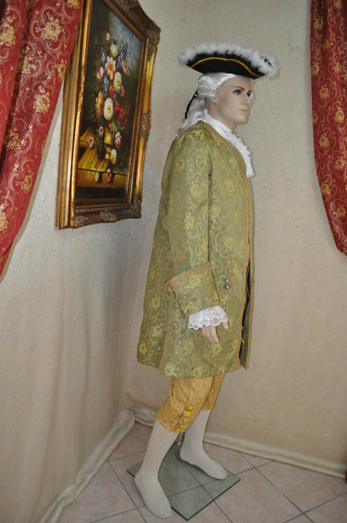 Costume