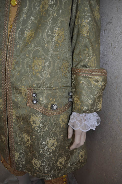 Costume