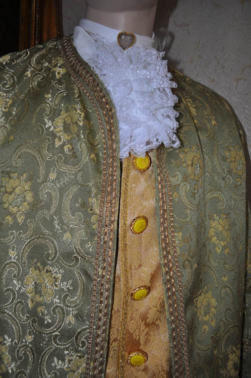 Costume