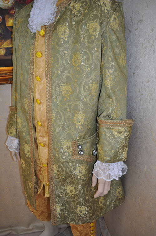 Costume