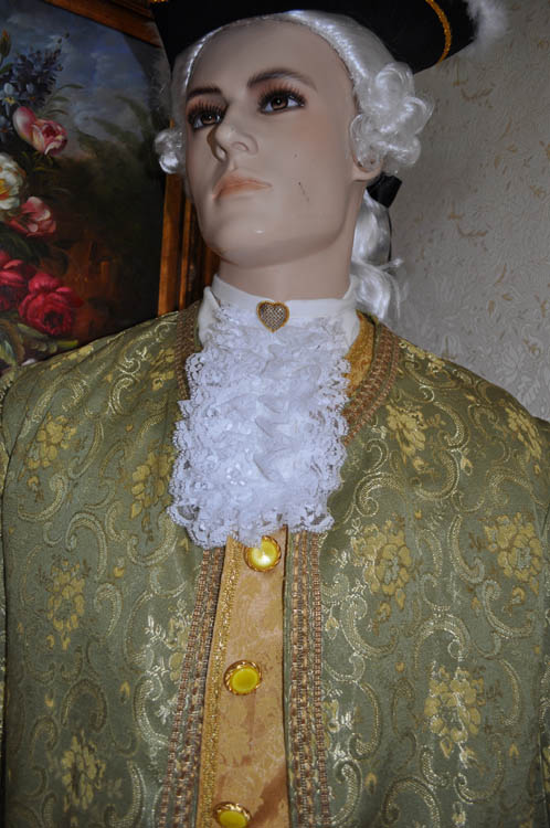 Costume