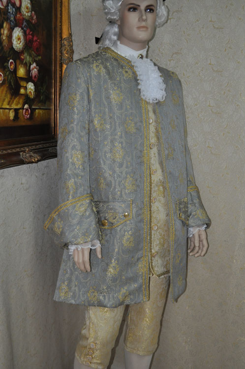 Costume